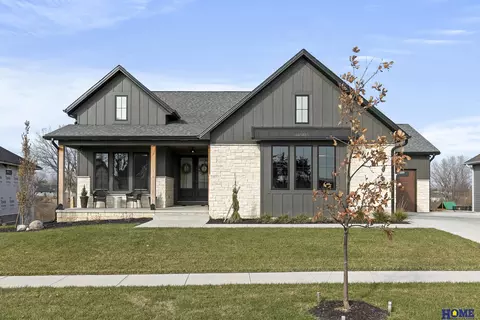 9400 Rattlesnake Rd, Lincoln, NE 68520