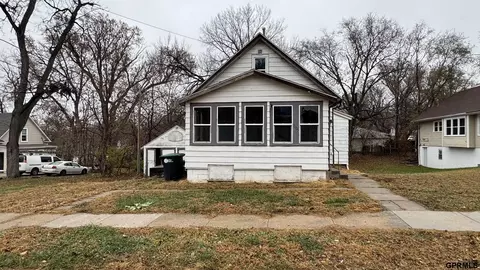 5005 N 41 St, Omaha, NE 68111