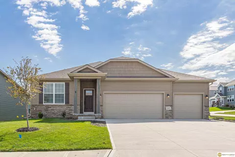 18461 Redwood St, Omaha, NE 68136