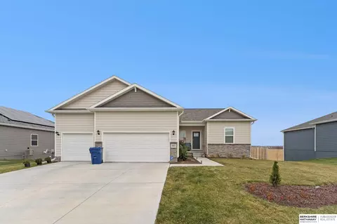 8801 Alexandra Rd, Omaha, NE 68157
