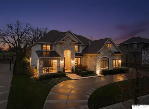 21815 Marinda St, Elkhorn, NE 68022