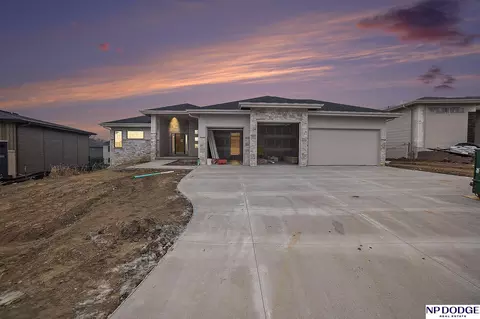3314 S 212 St, Elkhorn, NE 68022