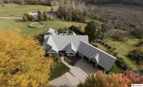 10955 N 58th Plz, Omaha, NE 68152