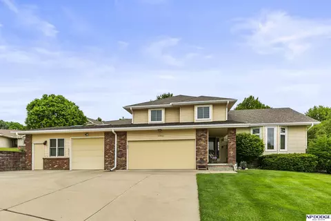 13952 Frederick Cir, Omaha, NE 68138