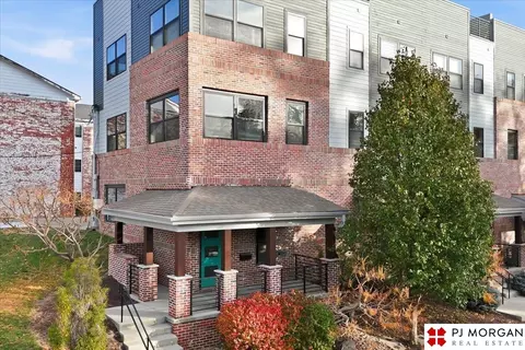 919 S 31st St, Omaha, NE 68105