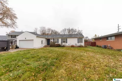 515 Plum Rd, Grand Island, NE 68801