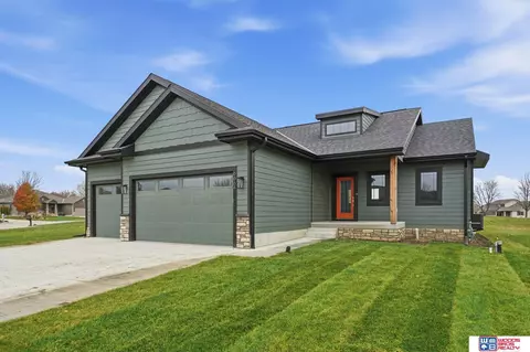 6664 Shadow Ridge Pl, Columbus, NE 68601