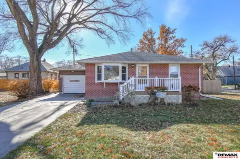 5401 Gladstone St, Lincoln, NE 68504