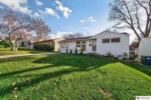 4709 Valley St, Omaha, NE 68106