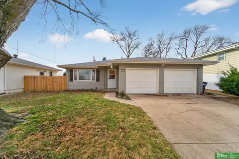 6312 N 68 St, Omaha, NE 68104