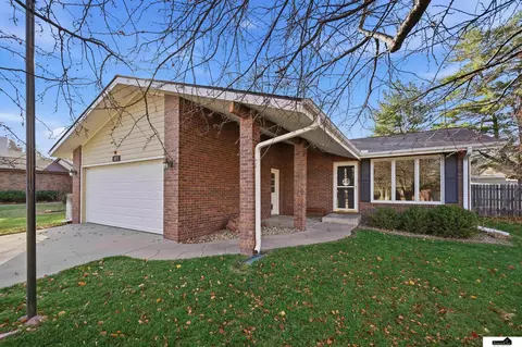 4821 S 66th St, Lincoln, NE 68516