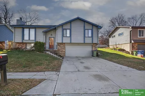3721 Lynwood Dr, Bellevue, NE 68123