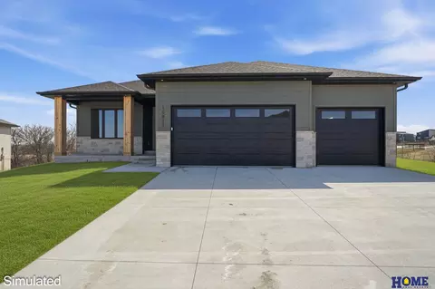 10811 Century Ln, Lincoln, NE 68527