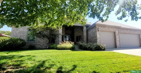 819 S Country Club Ave, York, NE 68467