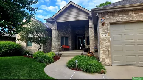 819 S Country Club Ave, York, NE 68467