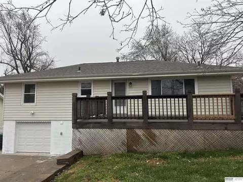 7602 Davis Cir, Omaha, NE 68134
