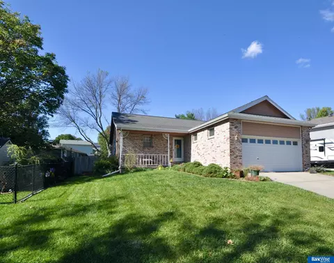 5015 NW 7th St, Lincoln, NE 68521