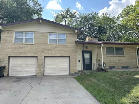 2815 S 42nd St, Lincoln, NE 68506