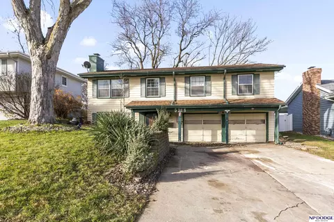5318 Bay Meadows Rd, Omaha, NE 68127