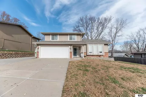 310 Brooks Pl, Bellevue, NE 68005