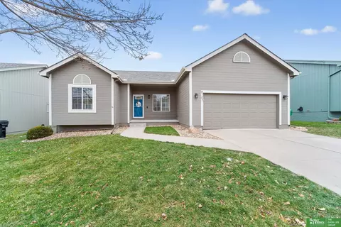 6707 N 148th St, Omaha, NE 68116