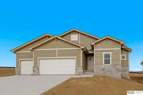 18418 Palisades Dr, Omaha, NE 68136