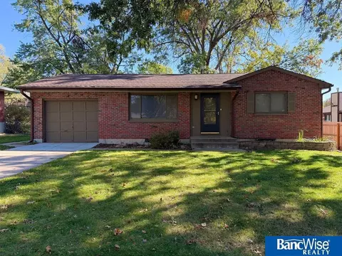 1120 Driftwood Dr, Lincoln, NE 68510