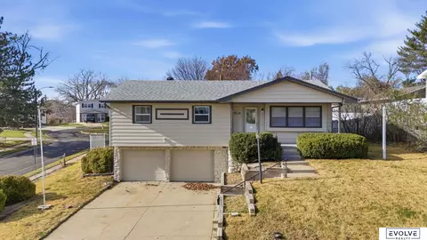 7416 S 85th St, La Vista, NE 68128