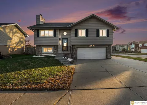 7971 Curtis Ave, Omaha, NE 68134