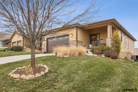 5713 N 159th St, Omaha, NE 68116