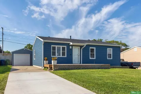 4113 Bartmann Dr, Bellevue, NE 68147