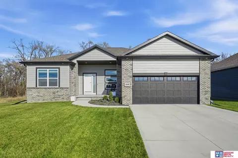 20608 Camelback Ave, Gretna, NE 68028