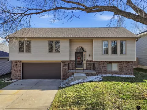 6740 Stephanie Ln, Lincoln, NE 68516