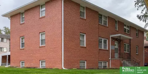 4624 Davenport St, Omaha, NE 68132