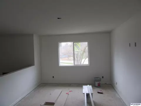 5018 Vane Cir, Omaha, NE 68152 photo 3