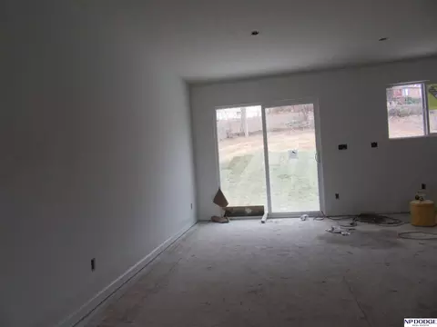 5018 Vane Cir, Omaha, NE 68152 photo 4
