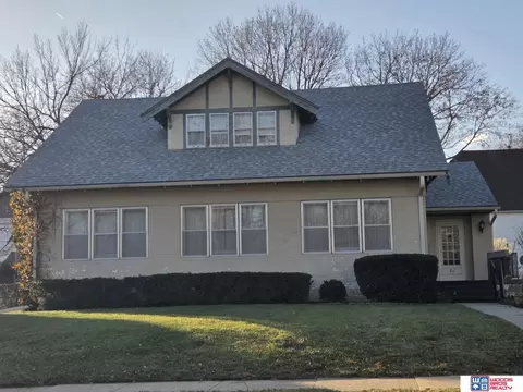 711 N 8th St, Beatrice, NE 68310 photo 2