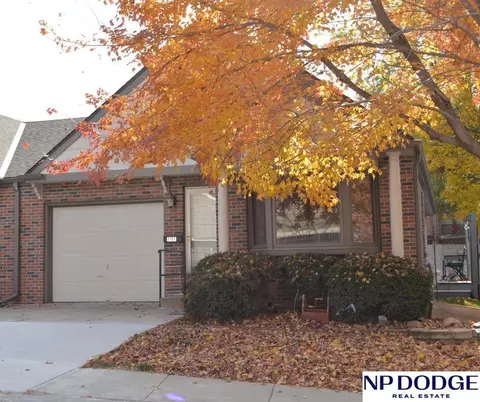 7117 Stony Ridge Rd, Lincoln, NE 68507
