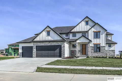 11012 S 222nd St, Gretna, NE 68028