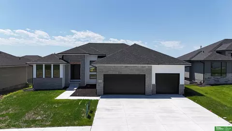 5510 N 198th St, Elkhorn, NE 68022
