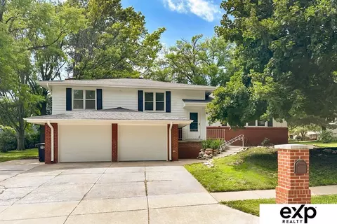 922 N 122nd St, Omaha, NE 68154