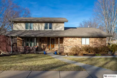 6610 Plumwood Ln, Lincoln, NE 68516