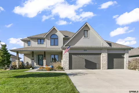 10112 S 106th St, Papillion, NE 68046