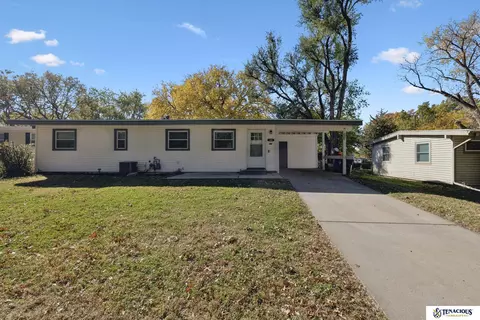 349 Prestwick Rd, Lincoln, NE 68505
