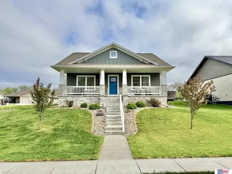 916 Hillcrest Dr, Seward, NE 68434