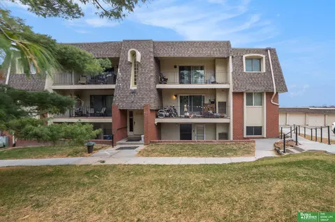 12025 Pierce Plz #124, Omaha, NE 68144