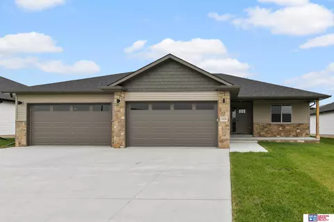 2830 S Creek Rd, Lincoln, NE 68516