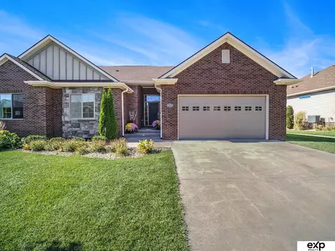 6351 Camellia Ct, Lincoln, NE 68516