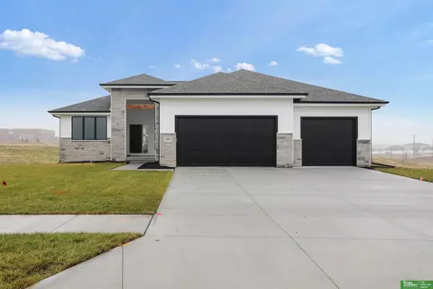 10664 S 103rd St, Papillion, NE 68046