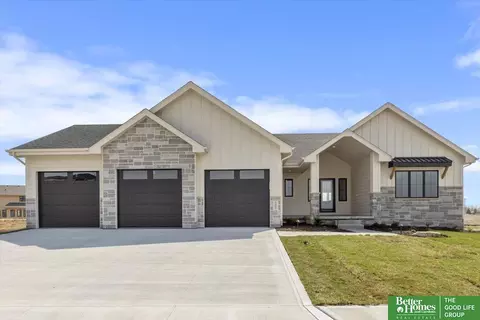 11105 S 220th St, Gretna, NE 68028
